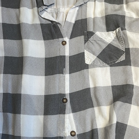 Style Envy Woman’s Plaid Short Sleeve Button Down Size M - Picture 2 of 5